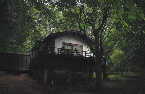 Hokuto Villa | COCO VILLA Yatsugatake] A quiet time facing nature in the forests of Yatsugatake.