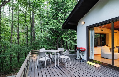Hokuto Villa | COCO VILLA Yatsugatake] A quiet time facing nature in the forests of Yatsugatake.