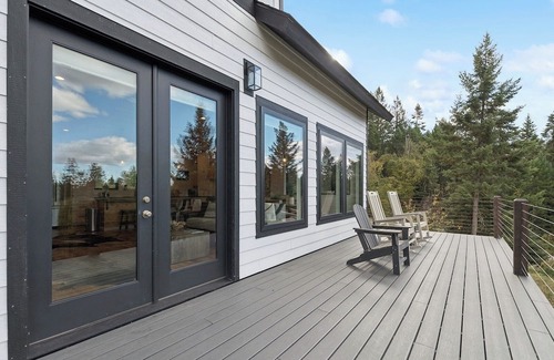 Kalispell House | Idyllic 5BD Montana Home w/private hot tub, fire pit & amazing views! Sleep 8!