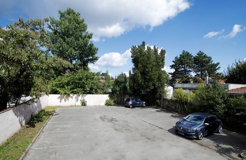 Bron House | Double room-Standard-Ensuite with Shower-Garden view
