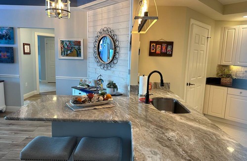 Fort Myers Condo | Winter Paradise in Fort Myers, 2 Bedroom, screened lanai, no hurricane damage