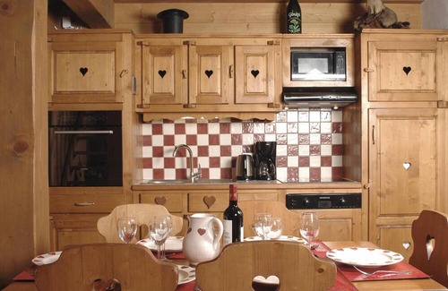 Les Allues Ski Chalet | Chalet 'La Fée Des Neiges' with Mountain View, Private Terrace and Wi-Fi