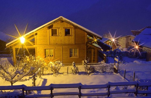 Les Allues Ski Chalet | Chalet 'La Fée Des Neiges' with Mountain View, Private Terrace and Wi-Fi