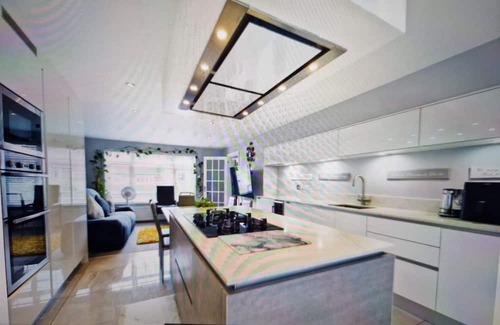 Marlow House | Marlows Diamond 4 Bedroom Home
