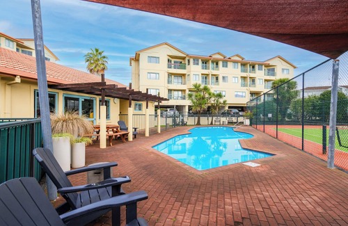 Greenlane - Ellerslie Apartment | Feel home away from home in spacious Auckland CBD apartment