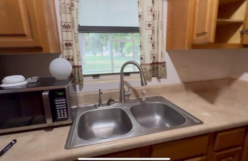 Longwood House | 3-bedroom 2-bathroom house with central AC, huge yard, WIFi, and laundry room.