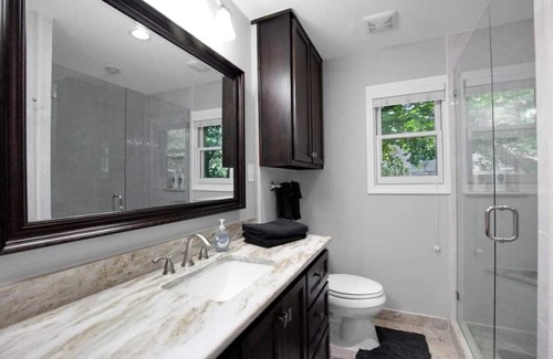 Mesa Oaks House | Domain Deluxe-Spacious 5bd Modern Retreat, Hot Tub