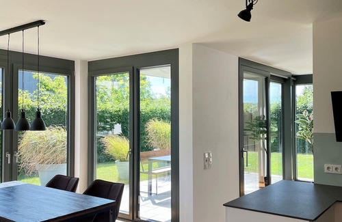 Blaustein Apartment | Traumhafte Ferienwohnung Blaustein-panorama - neu und mit Eigenem Garten!
