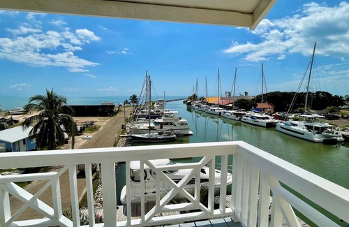 Belize City House | Stunning 1 bedroom apartment on the outskirts of Belize City.