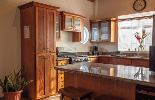 Belize City House | Stunning 1 bedroom apartment on the outskirts of Belize City.