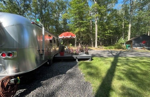 Shokan House | Cozy Airstream with WiFi and AC in peaceful Shokan