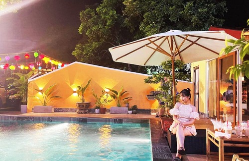Ninh Binh Ski Chalet | Trang An Ao Dai Homestay - Wooden house with field view and private bathroom