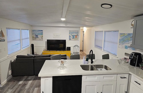 Little Torch Key House | Charming 2-bedroom mobile home with WiFi and AC in Summerland Key
