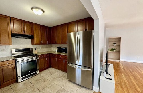 Passaic House | NYC Adjacent Home - Sleeps 9