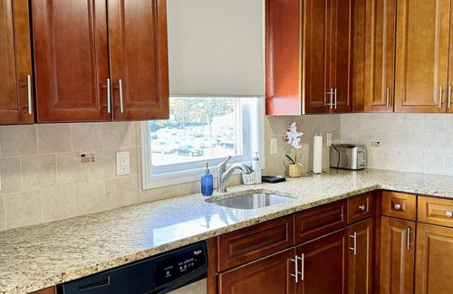 Passaic House | NYC Adjacent Home - Sleeps 9