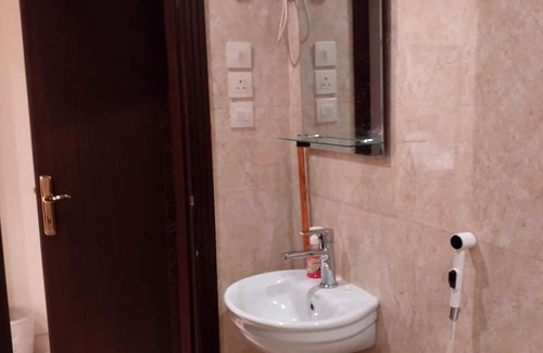 Mecca House | New hotel in the Heart of Salam Market,n Al Azizyah, Makkah.