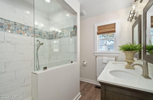 Cedar Point House | Luxury at the Water, enjoy the bikes, kayaks, volleyball, and shared dock that is a short walk away.
