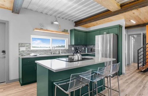 Omaha House | Lux Lake View Roof Deck Star Gazing Hot Tub
