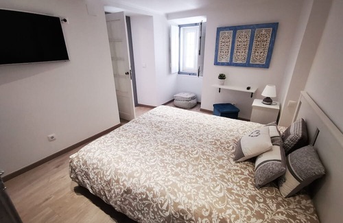 Sines House | Room 'Garden' with Shared Garden and Wi-Fi