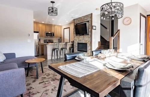 Sainte-Agathe-des-Monts House | Ezeras Chalet Ežeras - Perfect for 2 Couples or a Family of 4