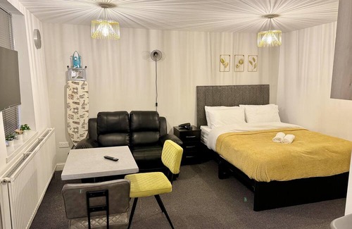 Seisdon Apartment | Luxury Studio Apartment Birmingham