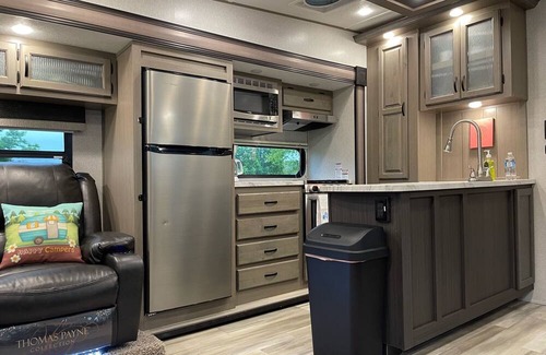 Lexington House | Spacious 2-bedroom Luxury RV w/3BD & Cozy fireplace