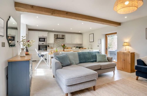 Monmouth House | The Cart Shed - Three Bedroom House, Sleeps 5