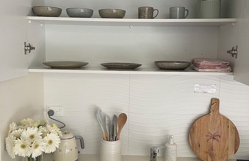 Bellevue Hill Apartment | Beach access, cafes, restaurants and coastal walks