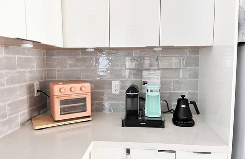 Valley View - Reed House | Modern 1Br/1B Guest Suite w/Kitchen, Laundry, AC/Heat, Living Room