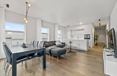 Downtown Apartment | Modern & spacious City Center Oasis - Free Parking