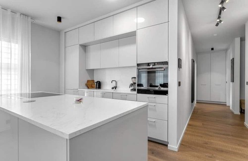 Downtown Apartment | Modern & spacious City Center Oasis - Free Parking