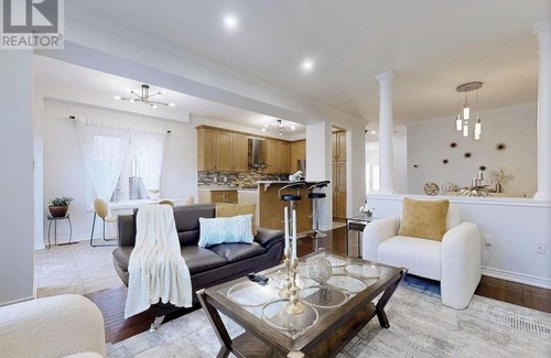 Alcona House | Charming 3-bedroom house in pleasant Innisfil with AC, WiFi.