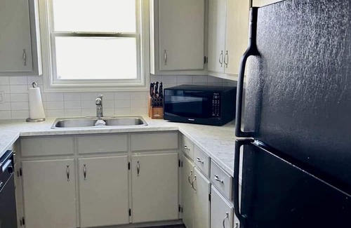 Summerside House | Centrally located Newly renovated 2 bedroom, 1bath washer dryer large back yard
