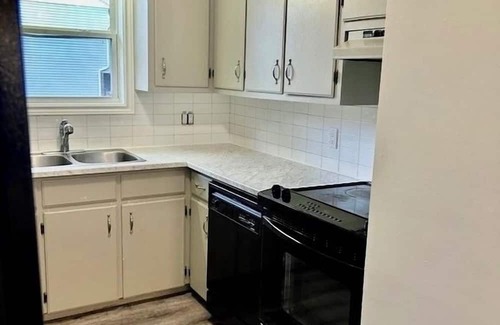 Summerside House | Centrally located Newly renovated 2 bedroom, 1bath washer dryer large back yard
