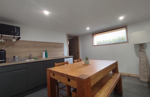 Passy Apartment | Appartement à la Montagne en Demi Niveau Inférieur de Maison