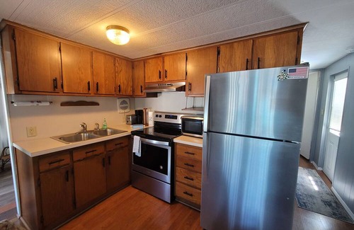Bradenton Beach Cottage | 4 mins to Beach, Community Amenities - One More Day at Pines Park