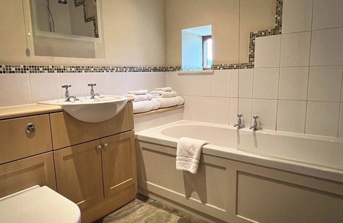 Flagg House | Retreat to the middle of everywhere! The Byre, relax and rewind home-from-home