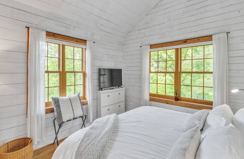 Independence House | NEW LISTING! Mountain Cabin: Vintage Charm Meets Modern Luxury by RedAwning