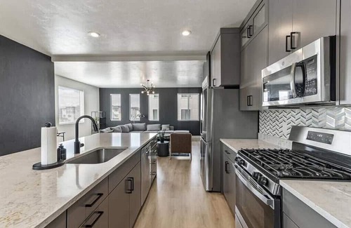 American Fork House | New! Onyx Oasis | 2 Car Garage | TV | Central