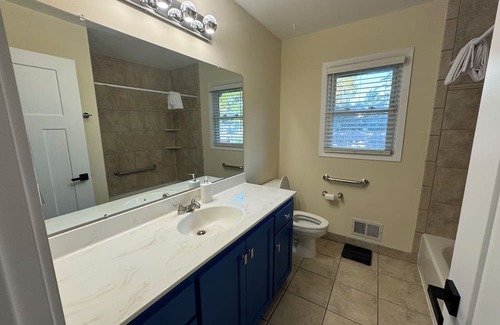 Brooklyn Park House | Spacious 5-Bedroom Retreat with Finished Basement - 18 Miles from the City