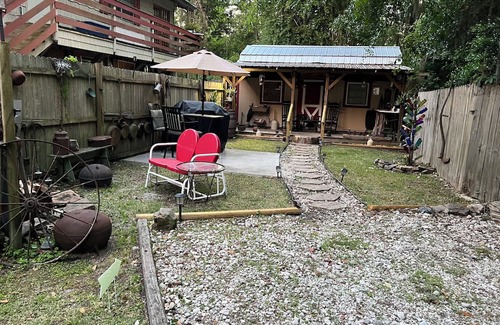 Yulee Cabin | Cozy 200 ft tiny house with WiFi, AC, located in nature and close to so much.