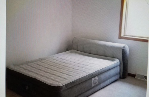 Omro House | Enjoyable house with AC in Omro for EAA! Vacant home new high queen air mattress