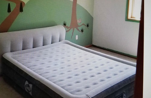 Omro House | Enjoyable house with AC in Omro for EAA! Vacant home new high queen air mattress