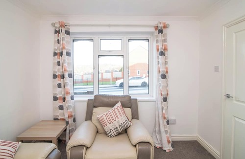Brierley Hill House | Spacious Two-Bedroom House with garden and parking