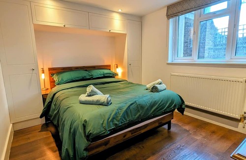 Archway Apartment | Modern Well Presented Apartment with Garden
