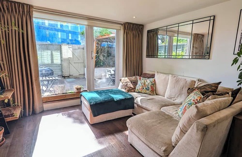 Archway Apartment | Modern Well Presented Apartment with Garden
