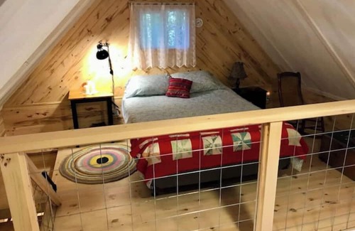 North Grenville Cabin | Cabin in the Forest