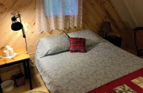 North Grenville Cabin | Cabin in the Forest