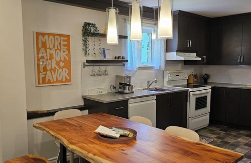 Chutes-Montmorency Apartment | Great apartment for all your family and friends with garden and private parking