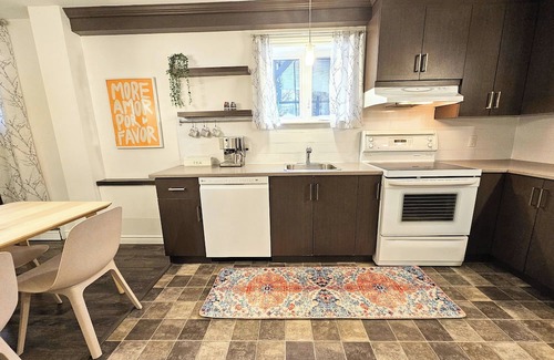 Chutes-Montmorency Apartment | Great apartment for all your family and friends with garden and private parking